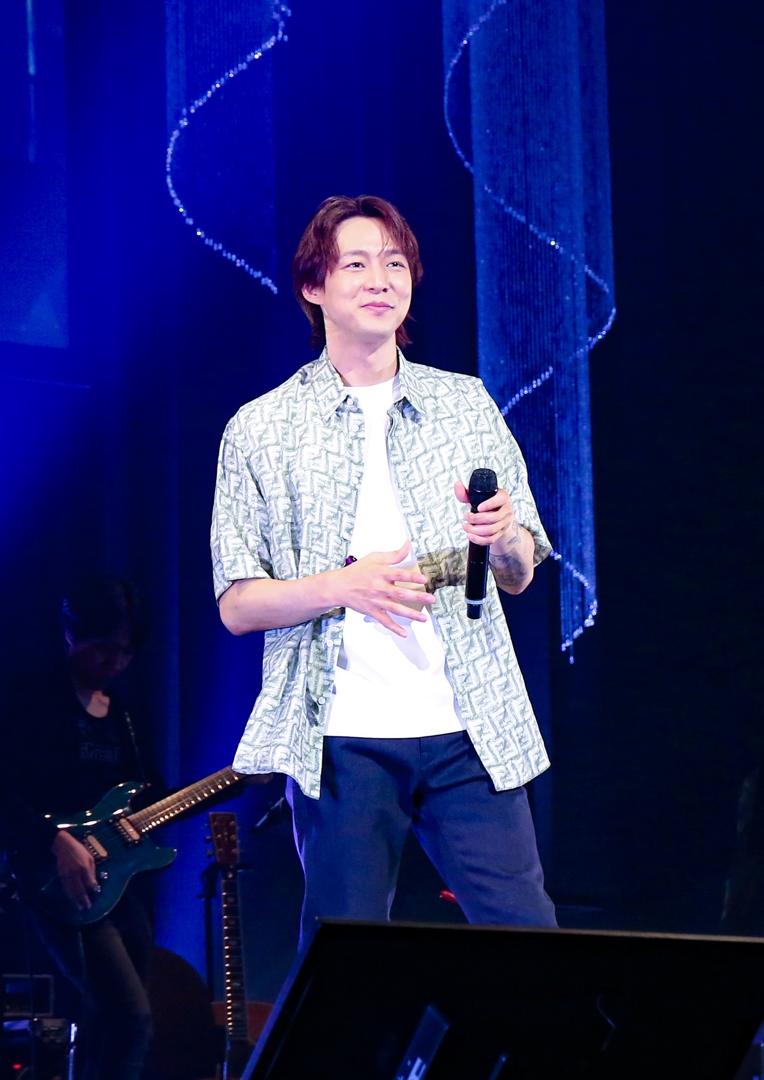 ユチョン　フォト　167枚 おはようございます💙﻿ ﻿ 無事写真集予約出来ました🙌﻿ ﻿ 待っ