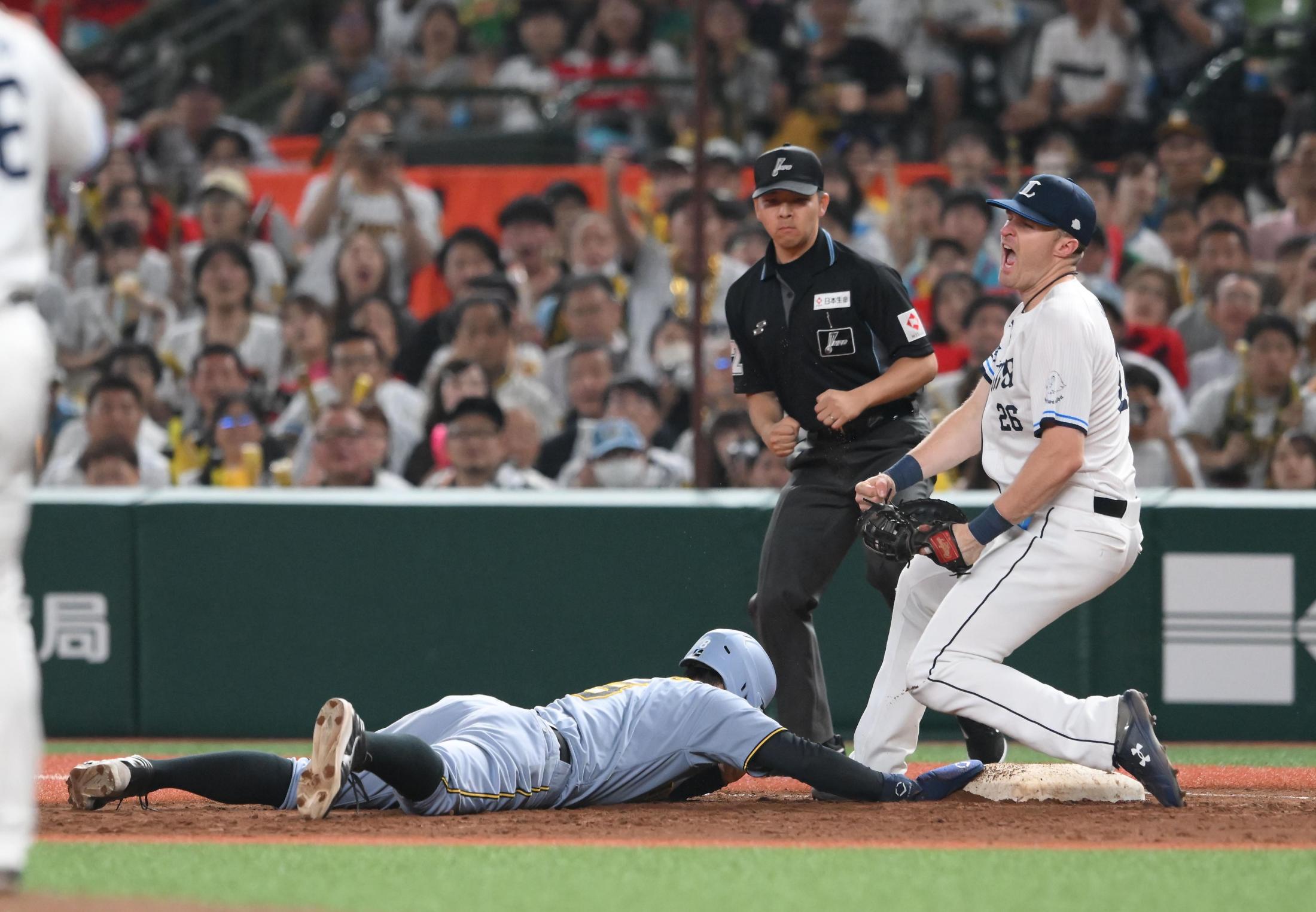 内野安打で二塁から生還…9回裏あと1人からの同点劇 中日・尾田の