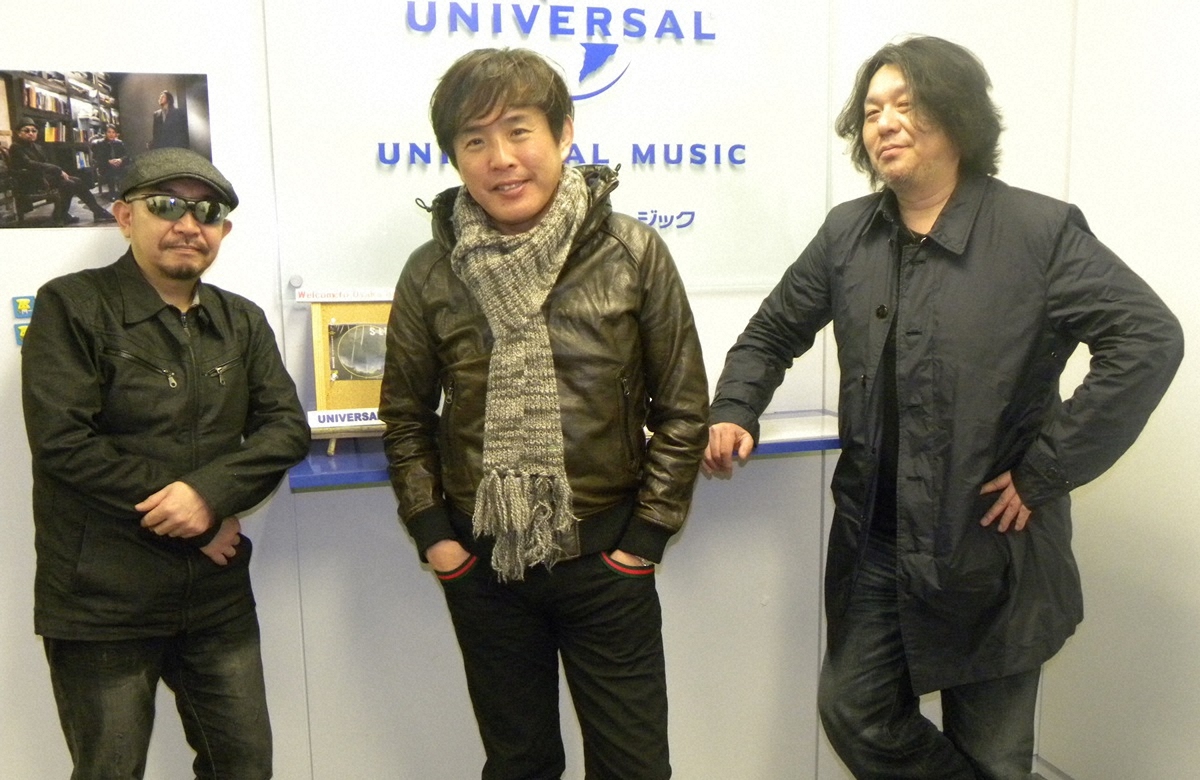 2013年に活動25周年を迎えたSING LIKE TALKINGのメンバー、ギタリスト西村智彦さん（右）、ボーカル佐藤竹善さん（中央）、キーボード藤田千章さん（左）