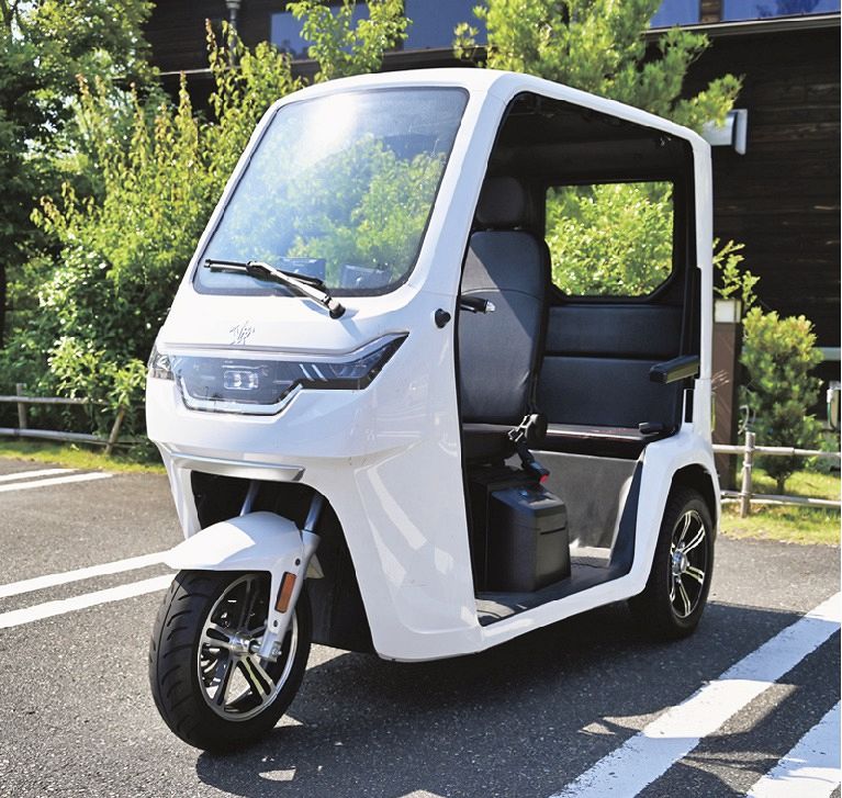 公道不可です。小型電動三輪車 3人乗り、親御さんへのギフト等に如何。 トゥクトゥク初体験 3人乗りの電動三輪車をおじさんリポーター