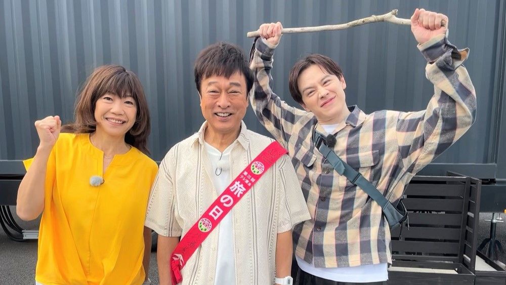 出川哲朗がバットを持つ姿。テレビ東京「旅の日」特別番組の関連写真。