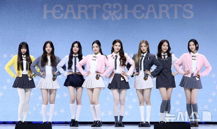 新人ガールズグループ「Hearts2Hearts」の集合写真