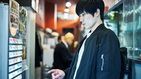 2019年から2024年にかけての日本の婚姻数と出生数の推移グラフ、急減が確認できる