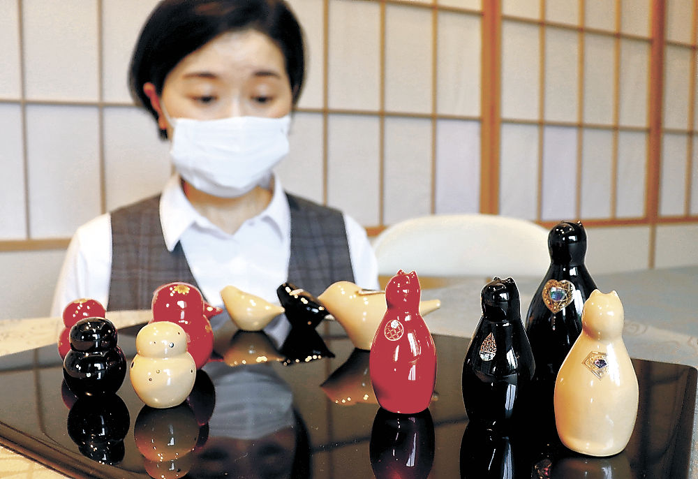BJ104　時代漆器　烏漆絵　日の出金沢蒔絵　煮物椀　二客　木製 漆器 輪島塗 沈金 金蒔絵 木製 蓋付椀 お煮物椀 吸物椀 9客