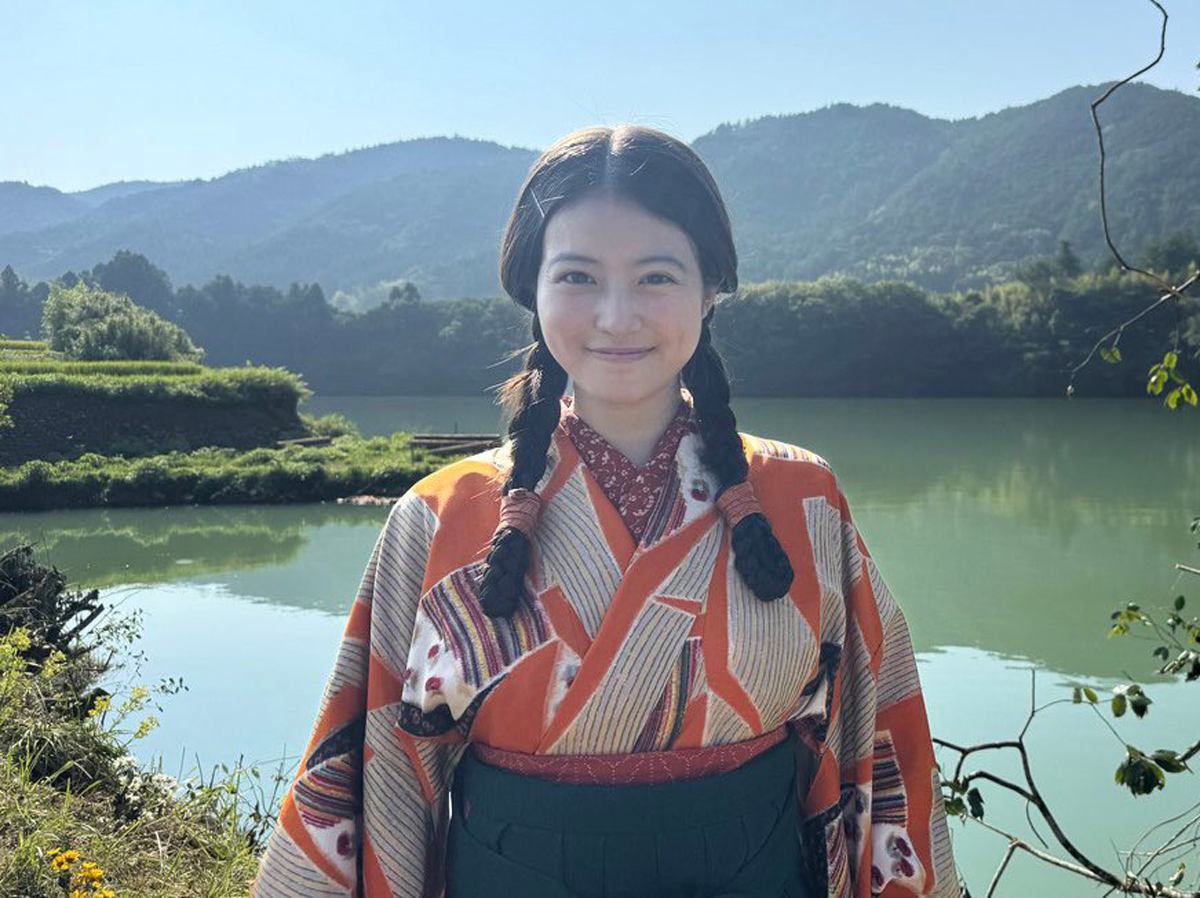 主演の今田美桜（いまだ みお）さんが笑顔を見せる写真。朝ドラ『あんぱん』の高評価要因の一つ