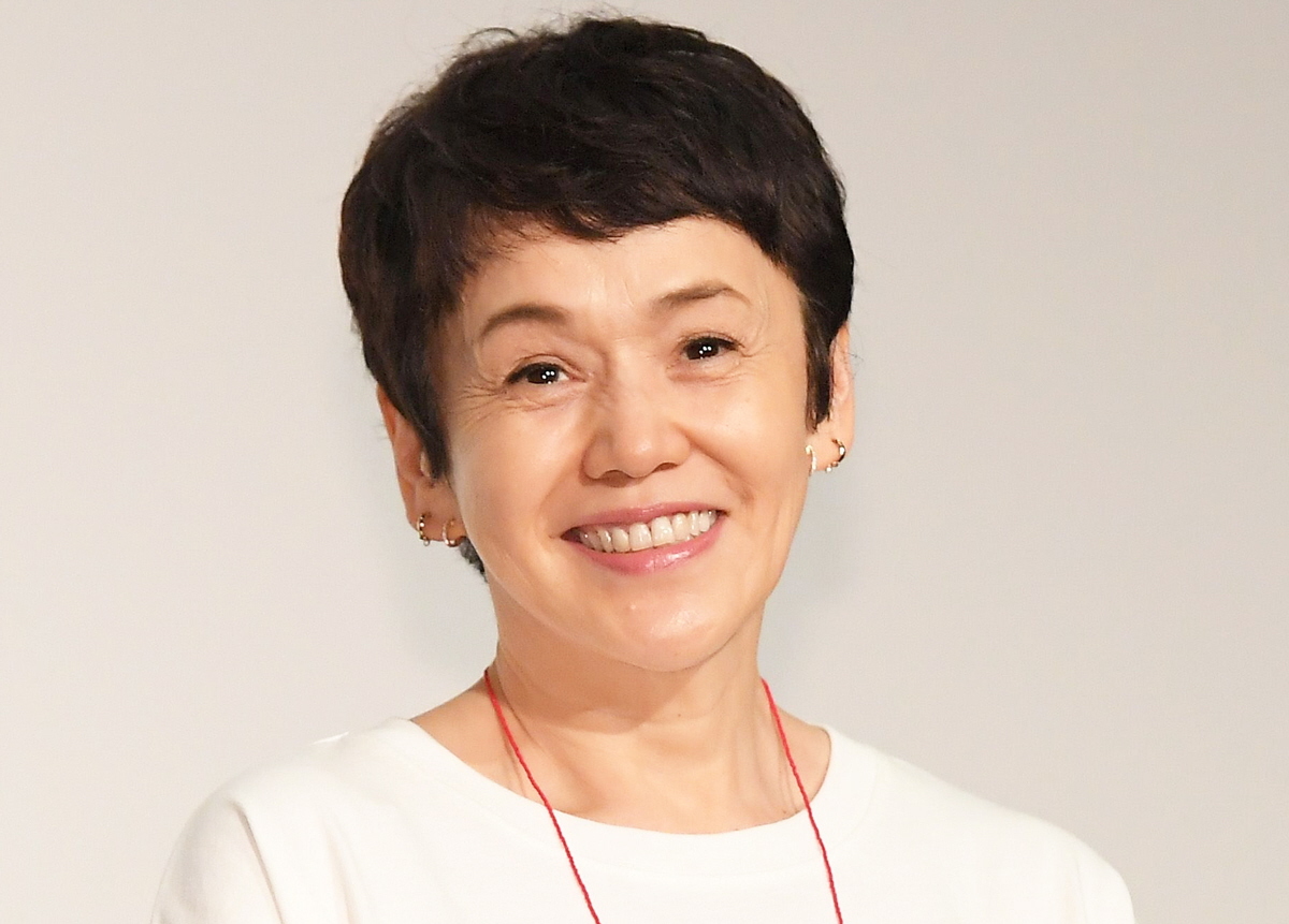 女優の大竹しのぶさんが長男の結婚をラジオで報告する様子