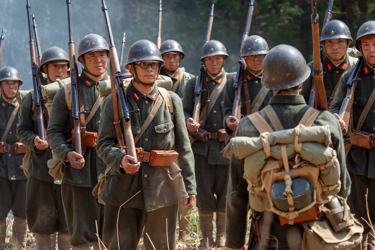北村匠海演じる朝ドラ『あんぱん』の主人公・嵩。軍服姿で過酷な軍隊生活に直面する様子。