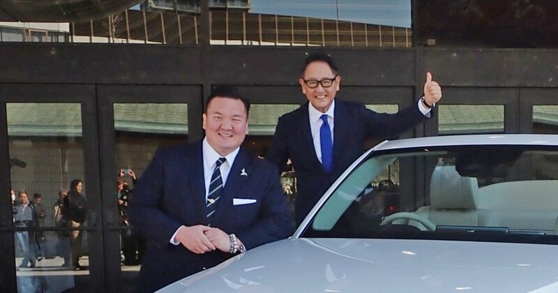 元横綱・白鵬翔氏、新事業設立会見で質疑応答に応じる様子