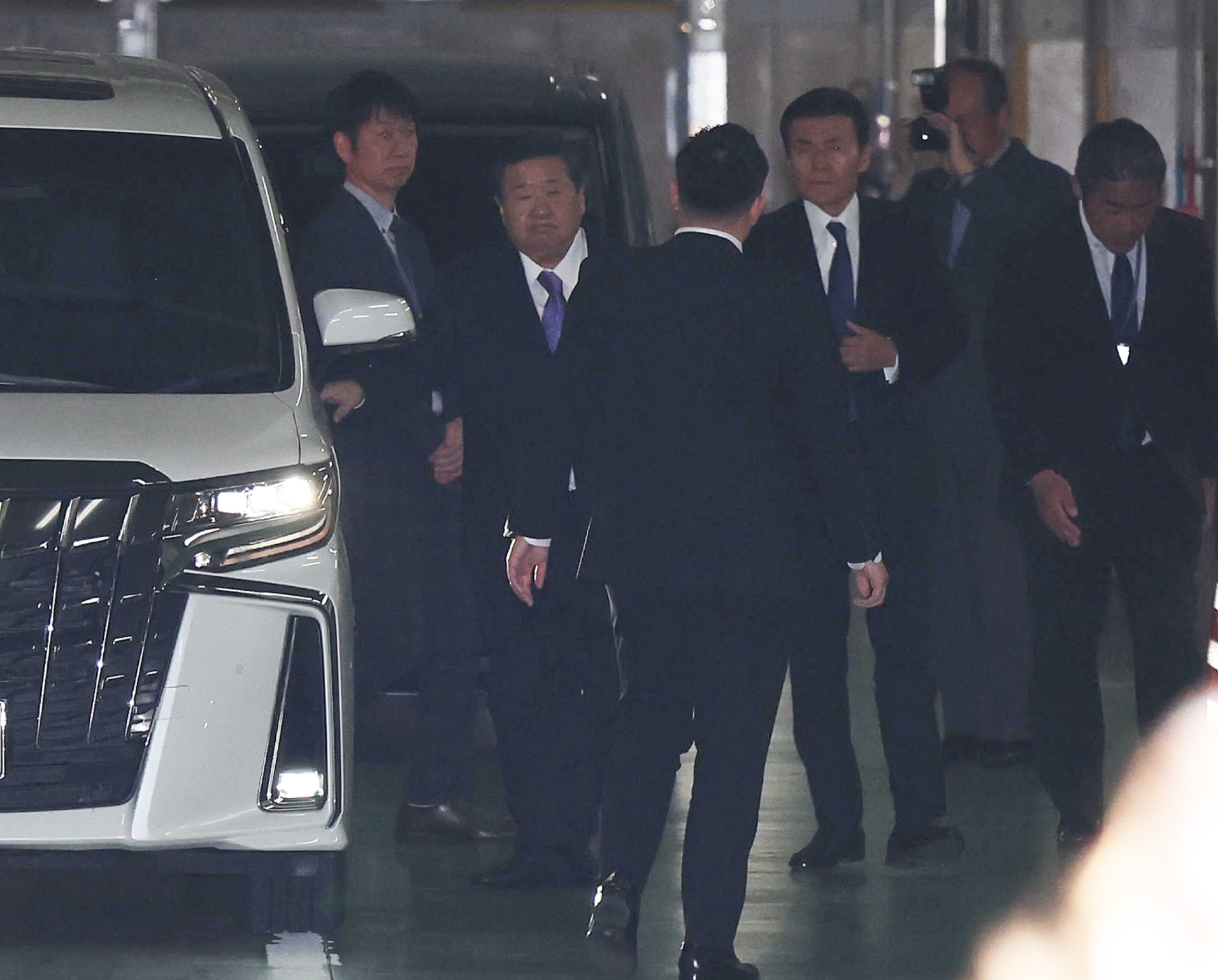 大阪・関西万博前の「抗争自粛」報道を受け、兵庫県警を訪れた六代目山口組傘下の大同会・森尾卯太男会長ら