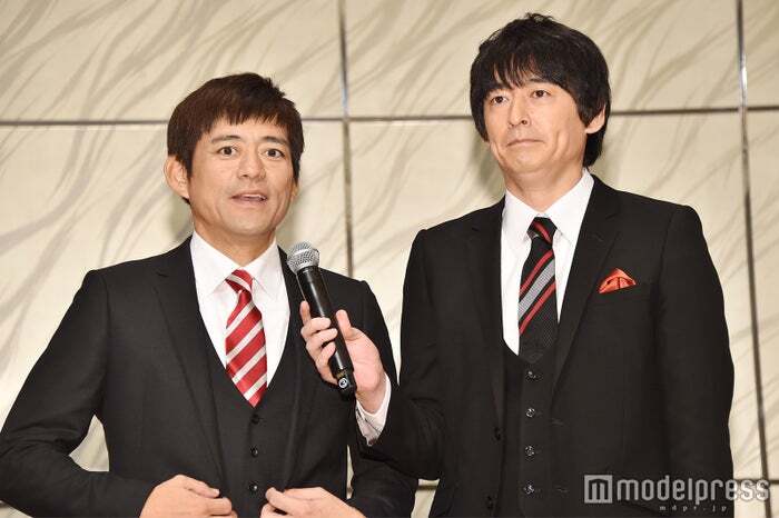 あさイチ司会の博多華丸さん（左）と大吉さん（右）。番組でのサプライズに驚く様子。