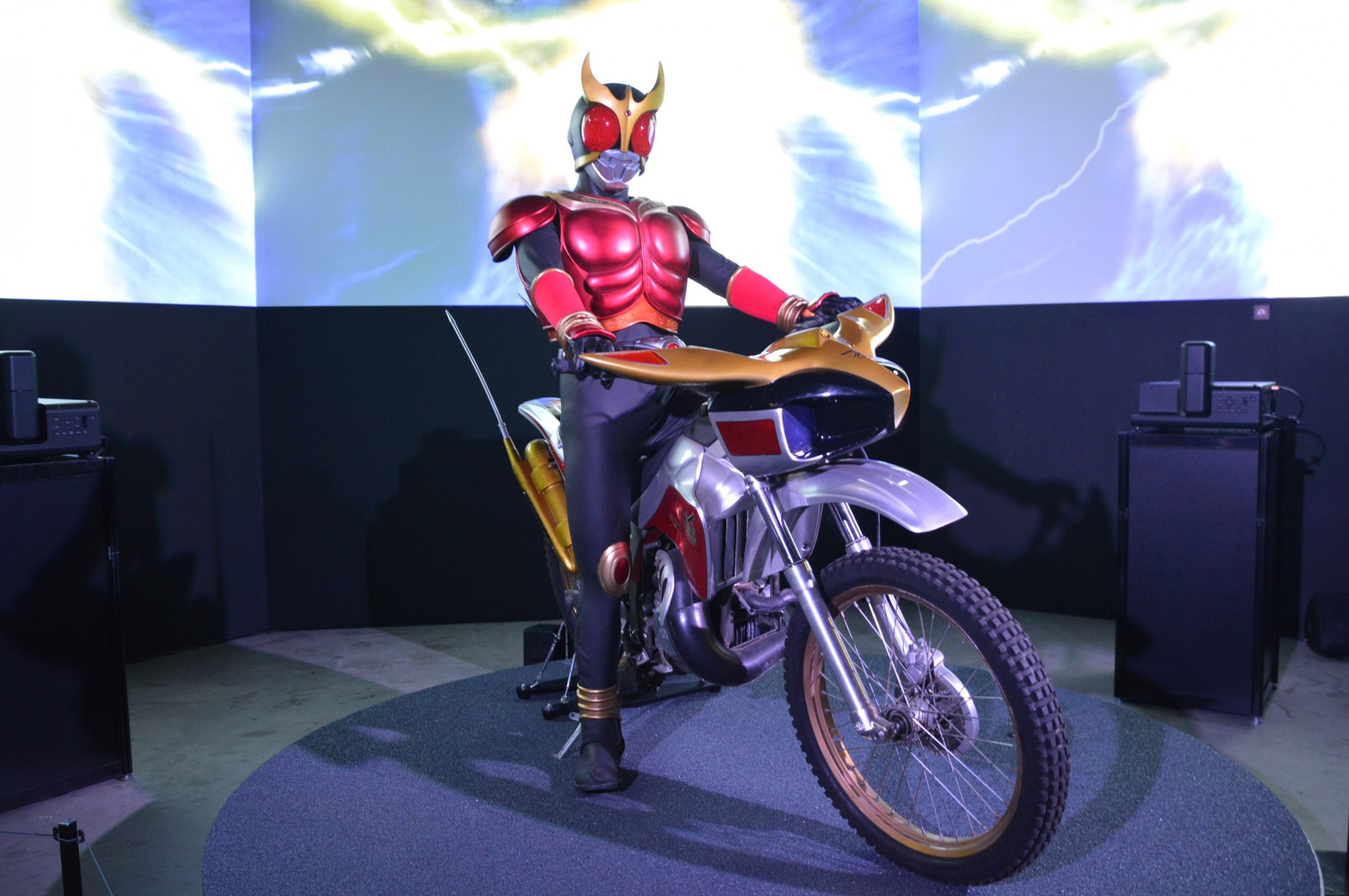 仮面ライダークウガ「超クウガ展」完全限定の超グッズ 情報7・8