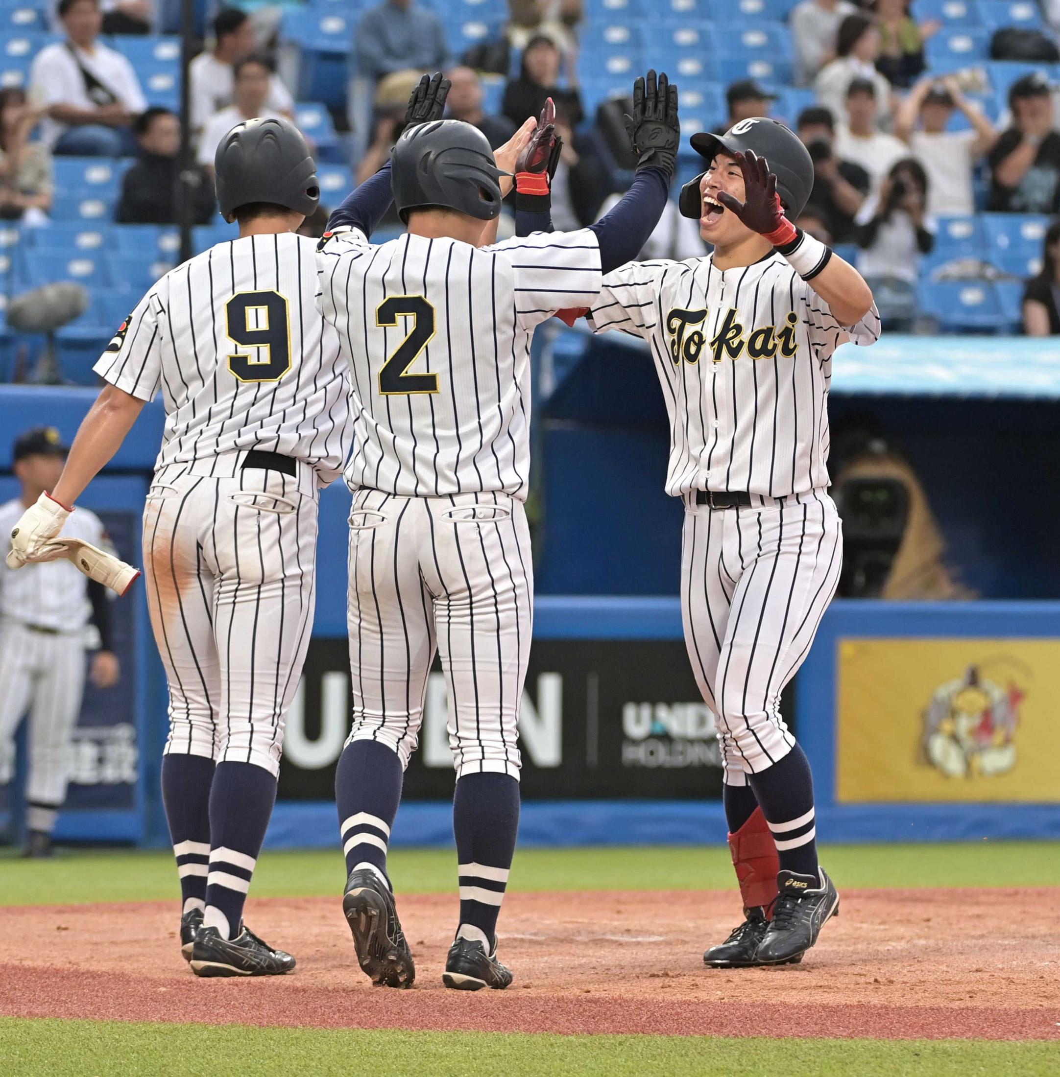 東海大 早大にコールド圧勝で4強進出 代打の1年生・砂子田が