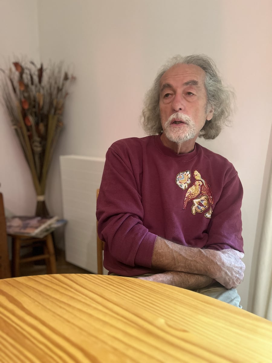 フランスの自殺幇助法案について、友人の事例を語る元麻酔科医のドニ・ルソー氏