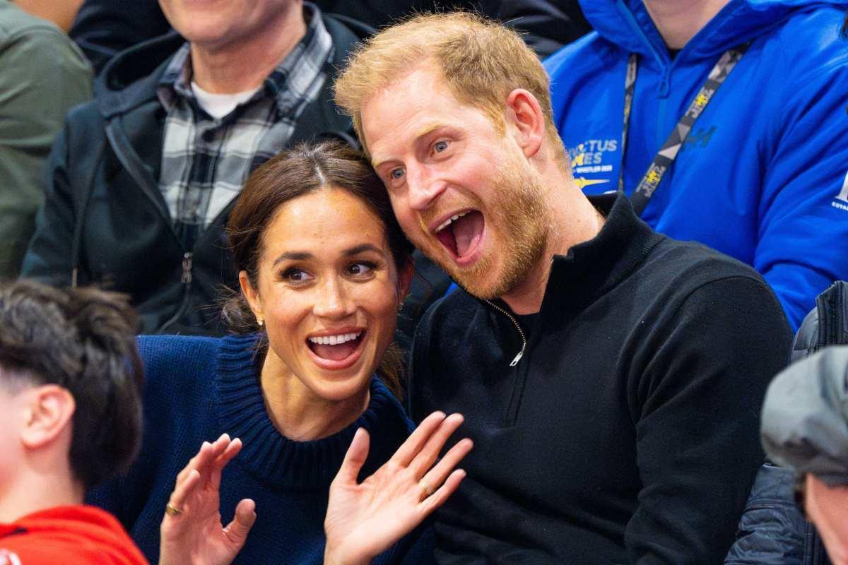 メーガン妃とキャサリン妃の対比的な姿を捉えた比較イメージ