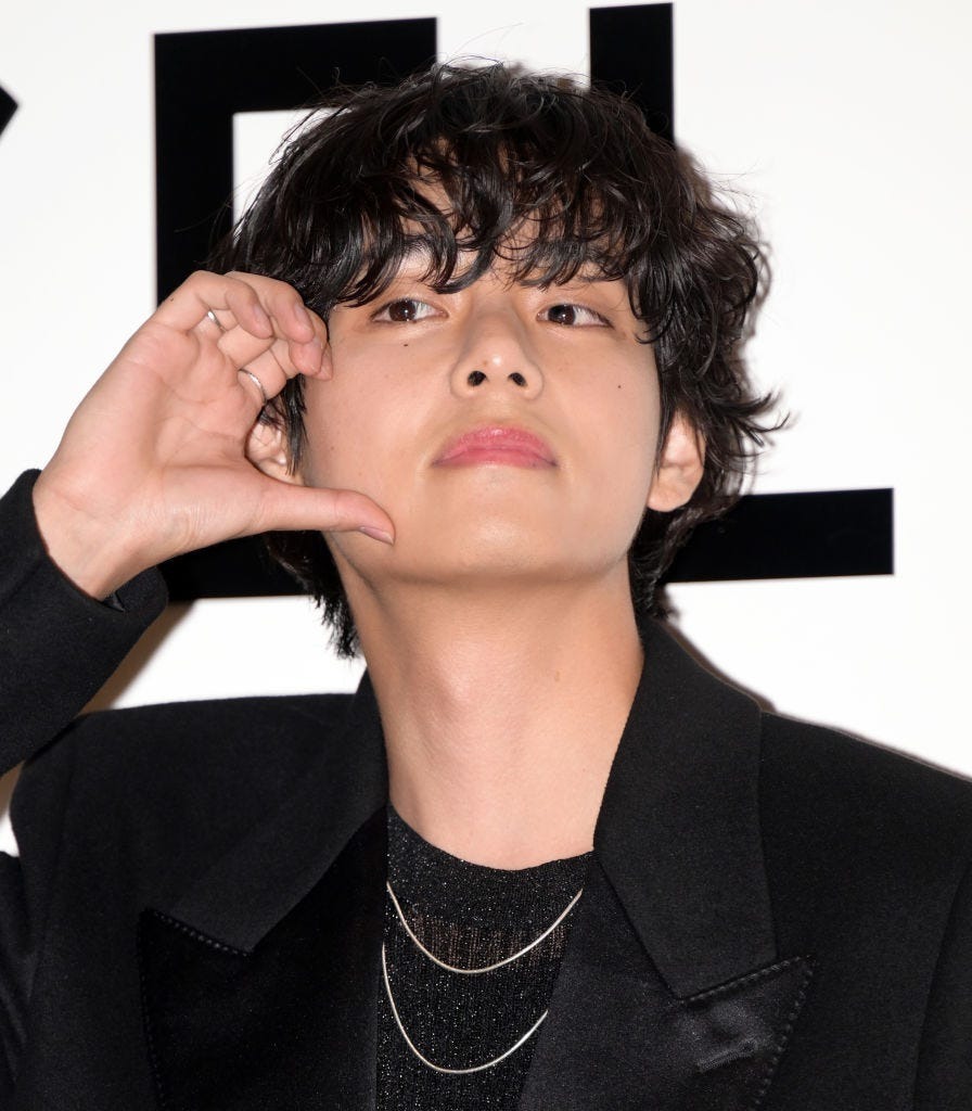 防弾少年団(BTS) - V Amazon | BTS(防弾少年団) ミニドール V | フィギュア・ドール 通販
