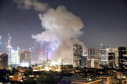 イランとイスラエル、事実上の交戦状態に突入…テルアビブに報復攻撃のミサイル着弾