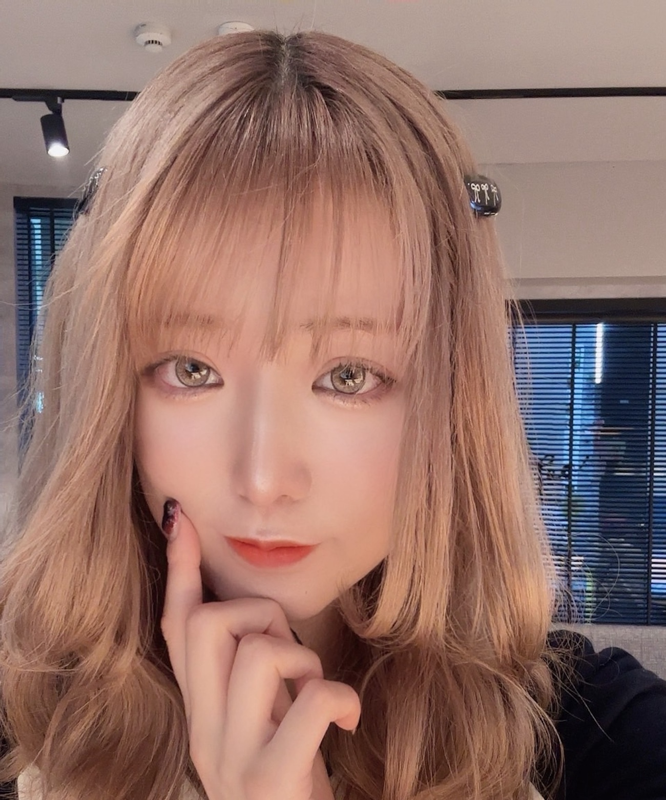 アダルト業界の働き方と収入について解説する元セクシー女優でフリーライターのたかなし亜妖氏