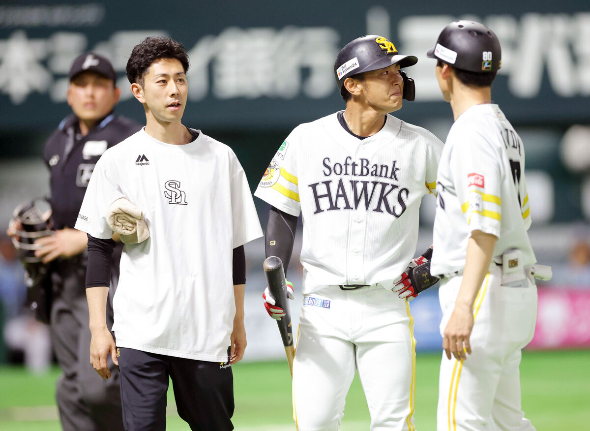 ソフトバンク】今宮健太は登録抹消へ 左脇腹痛め、打席の途中で