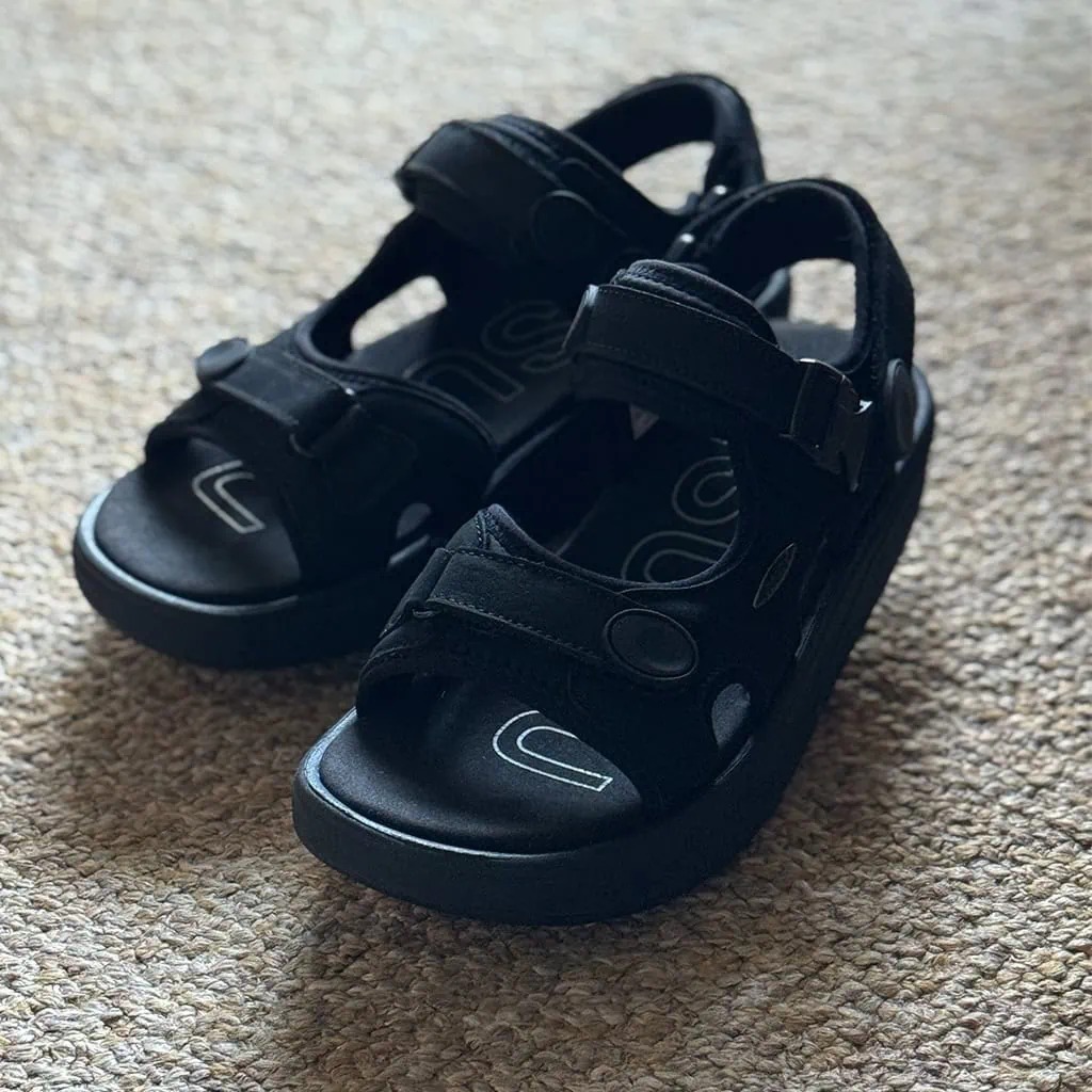 BEAMS（ビームス）MBT / KISUMU CLASSIC BLACK（シューズ