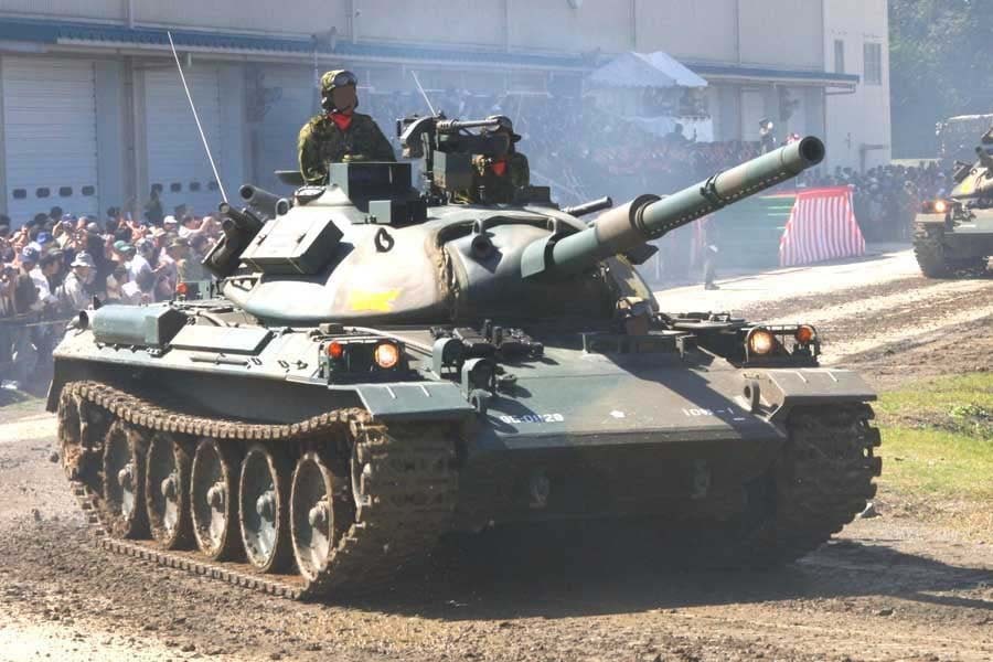 日本の防衛論議で注目される戦車の写真