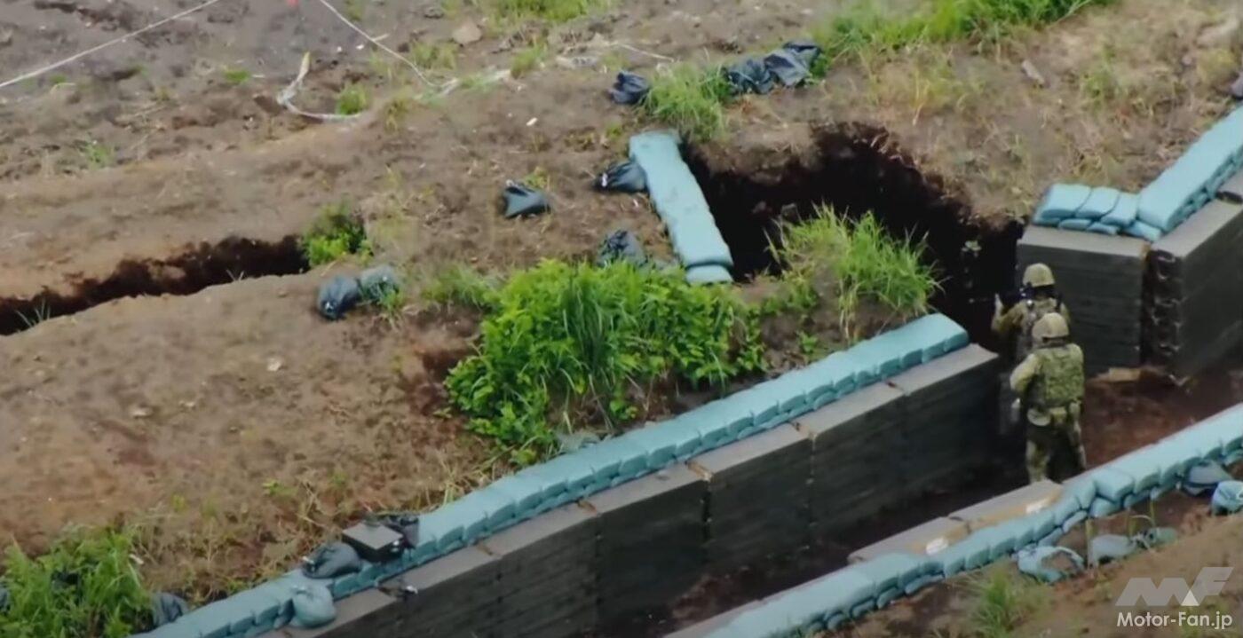 塹壕内で行動する陸上自衛隊員。ウクライナ戦争の教訓が反映された訓練風景
