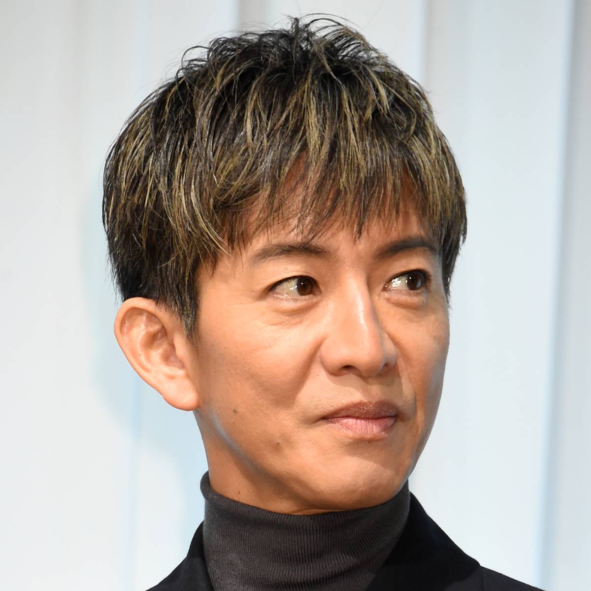 撮影現場で山田洋次監督をエスコートする木村拓哉