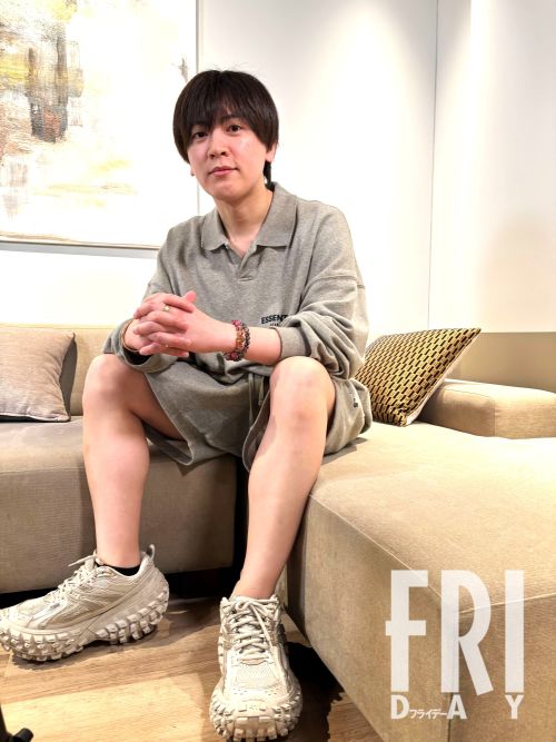 現在の心境を語る人気YouTuberヴァンビさん、都内スタジオにて