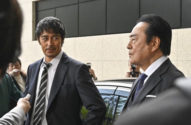 日曜劇場「キャスター」主演の阿部寛さん。真実を追求するキャスター役を熱演。