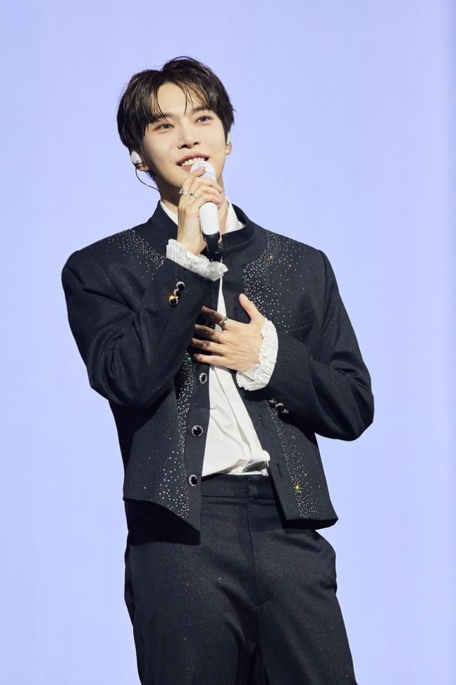 NCT ドヨン、計1万8000人のファンに四つ葉のクローバーの座布団