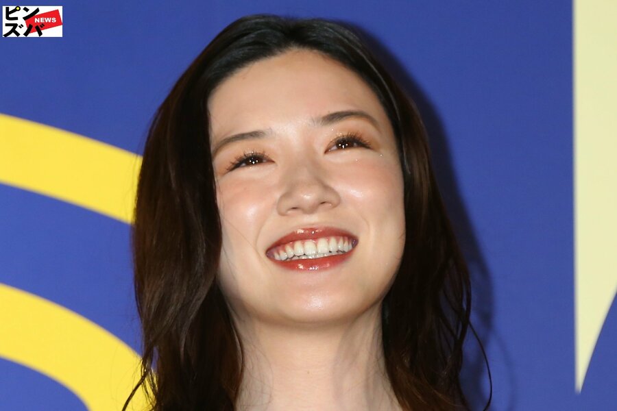 日曜劇場『キャスター』ヒロイン役で話題の女優・永野芽郁のポートレート