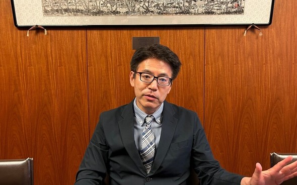 立命館大学の中戸祐夫教授が李在明政権下の日韓関係についてインタビューで語る様子