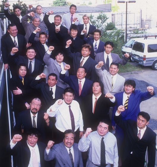25年前の6月16日に全日本退団の三沢光晴ら25選手がNOAH設立発表