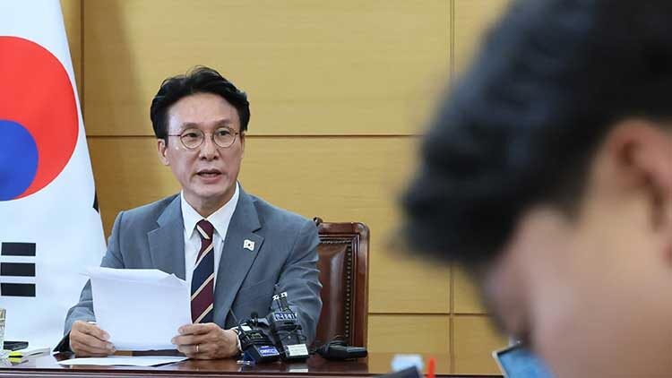 金民錫 韓国首相候補、借入金疑惑に関連した報道写真