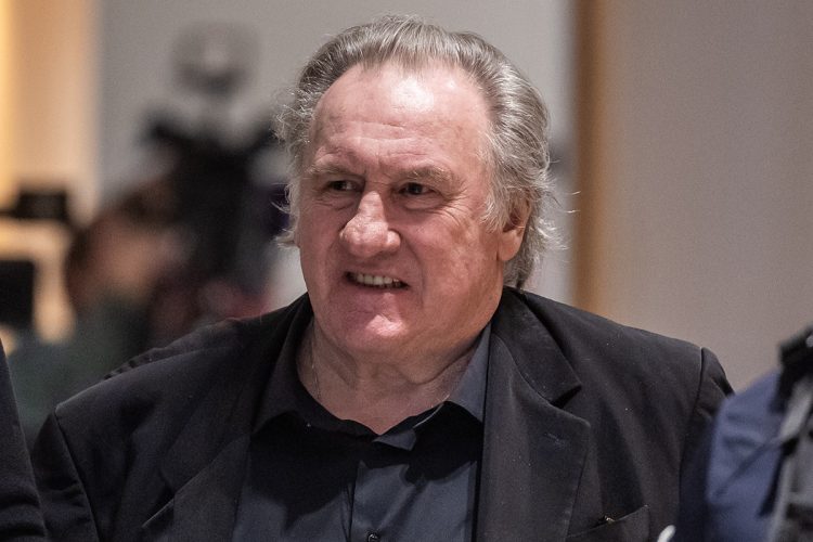 フランスの著名な俳優、ジェラール・ドパルデュー氏。性的暴行に関する裁判で有罪判決を受けた際の報道写真。