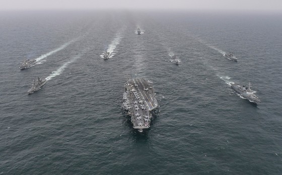 2023年4月、韓米日合同訓練に参加する米空母ニミッツ（USS Nimitz）。米国が中東へ派遣する同空母の過去の活動を示す