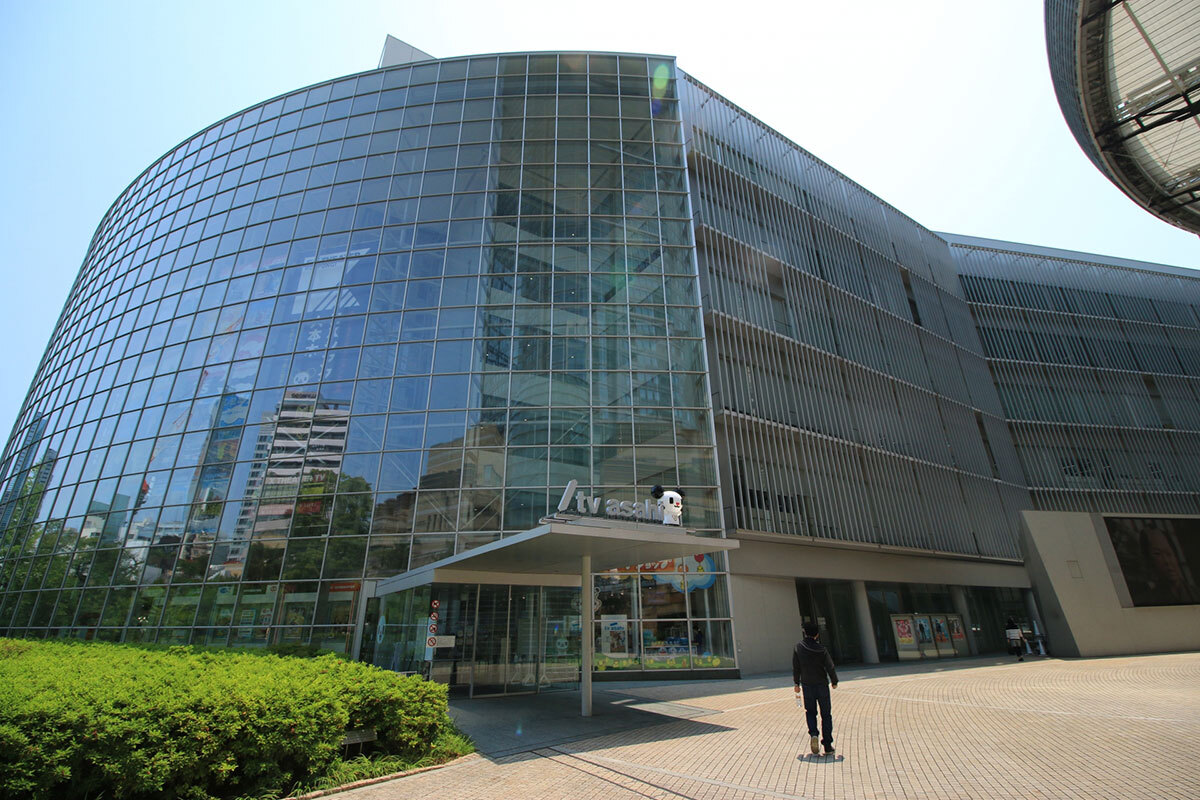 モーニングショー生放送中、政府の現金給付に関する議論で政治部員に激高するコメンテーター玉川徹氏