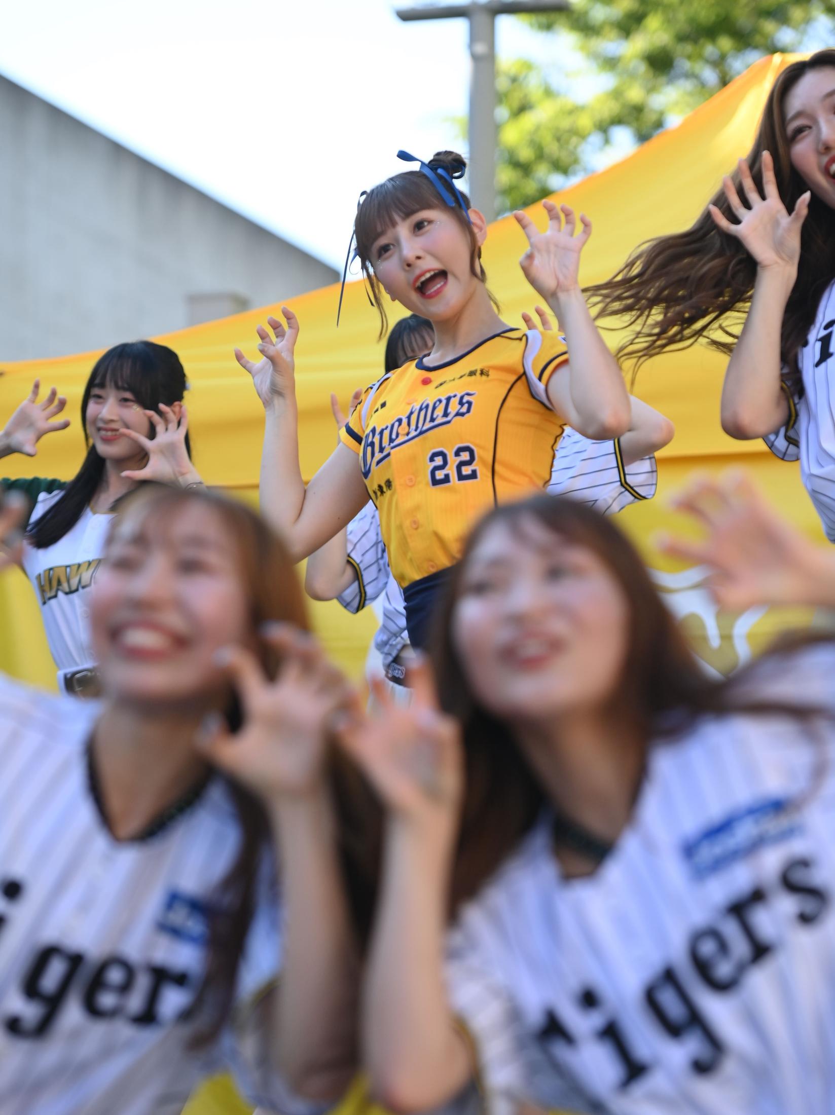 みんな可愛すぎる」台湾チアが甲子園に登場 ショートパンツ