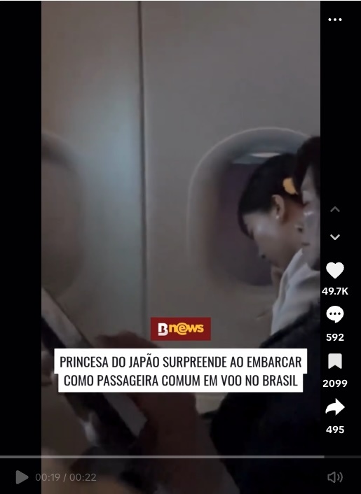 ブラジル公式訪問中の秋篠宮家次女・佳子さまが、国内線機内で休息される様子。