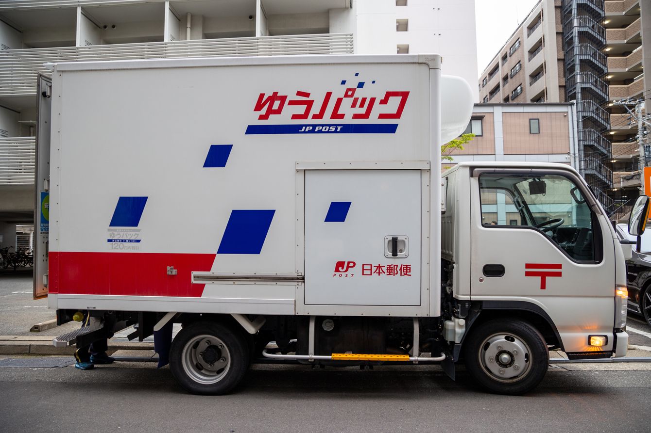 安全軽視で事業許可が取り消された日本郵便の大型トラック（イメージ）