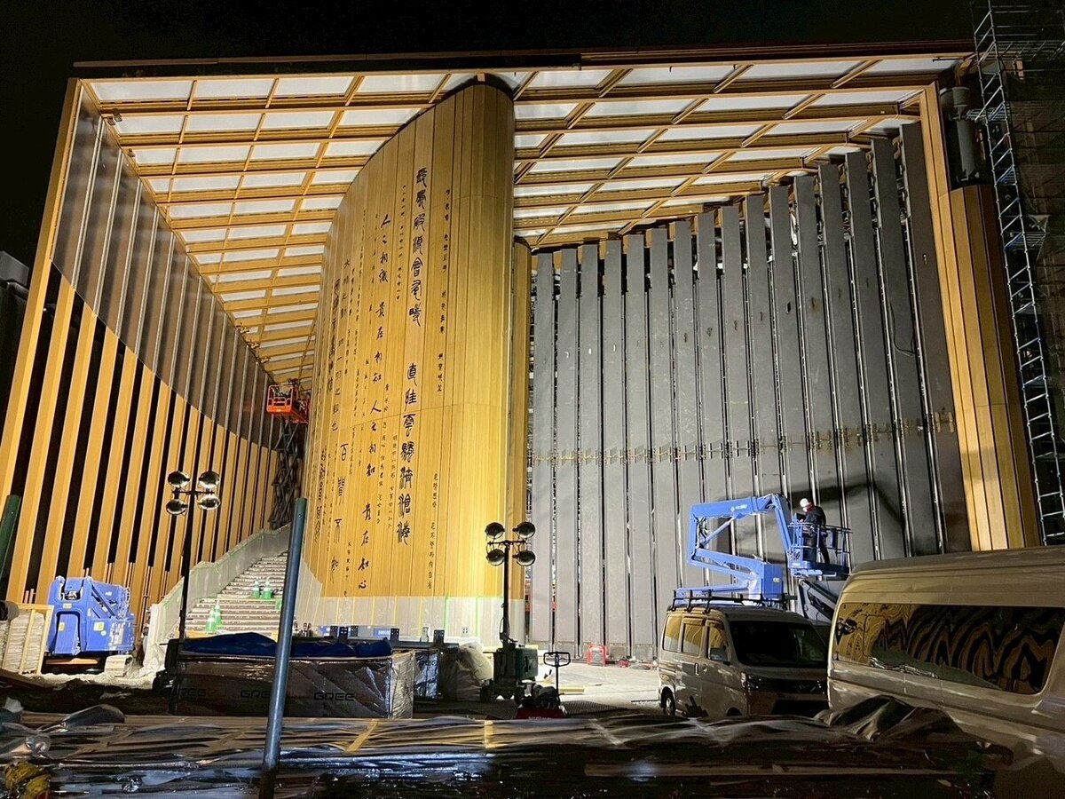 建設中の大阪・関西万博 中国パビリオン。工事費未払いが問題となっている建築現場。