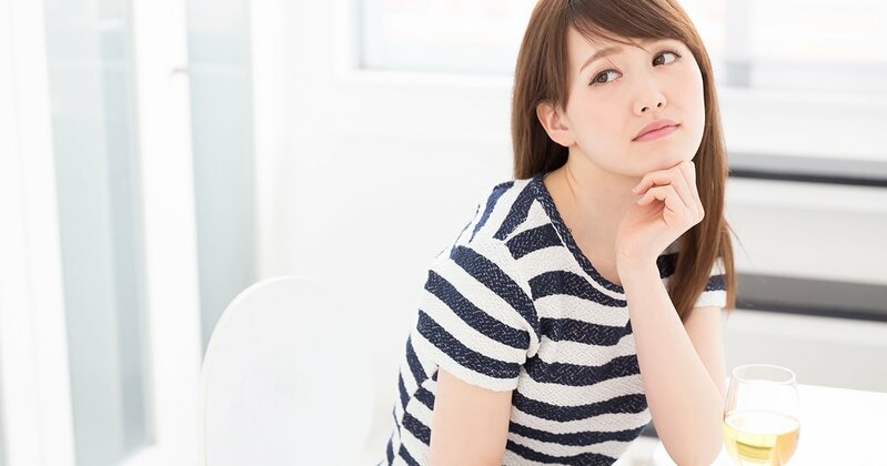内省する人物のシルエット、ストイシズムによる自己規律の探求