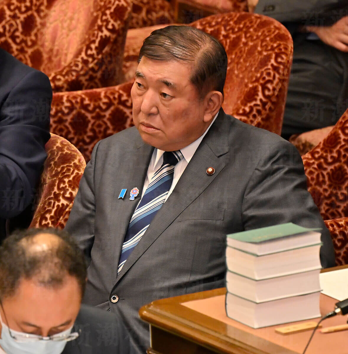 物価高対策としての現金給付策について説明する与党関係者