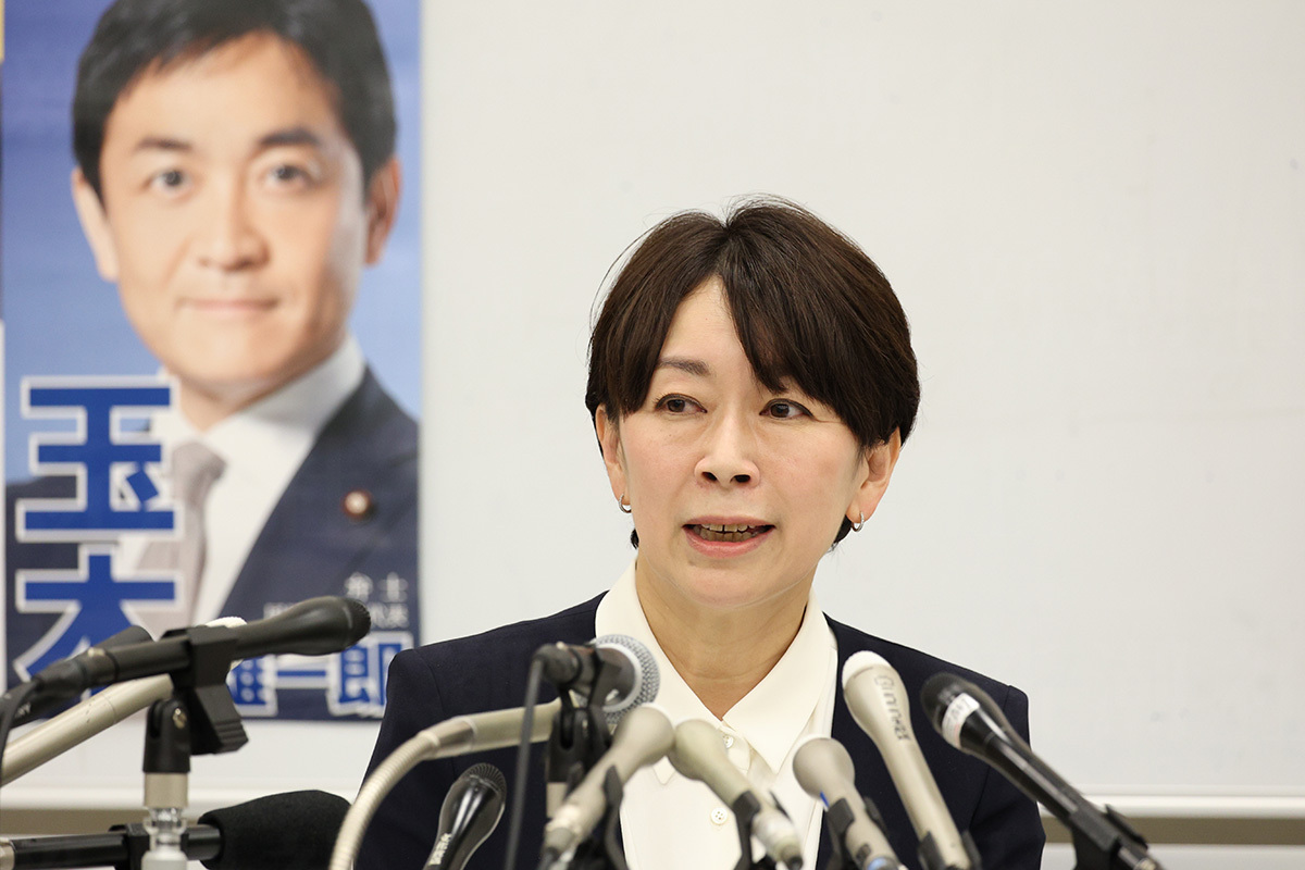 山尾志桜里氏が参院選出馬を表明した記者会見の様子