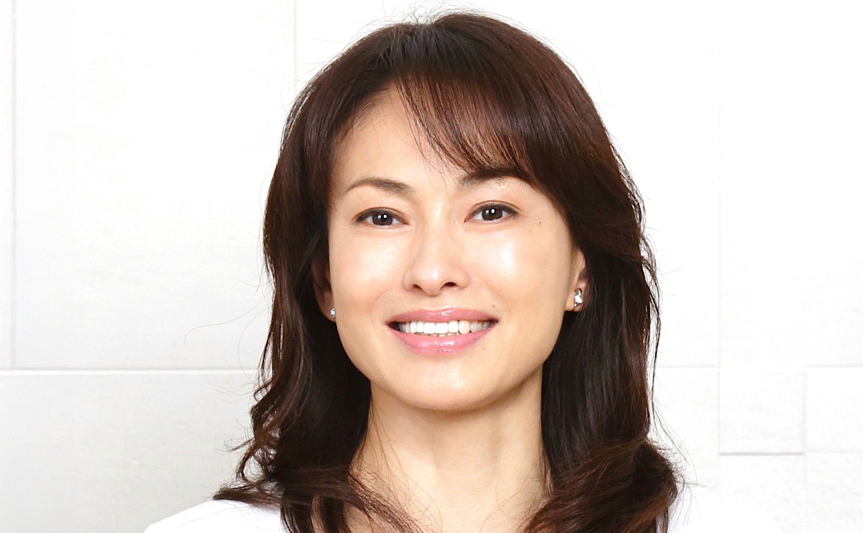 女優・田中美奈子さん、飾り気のない素顔と結婚についてインタビューに応じる