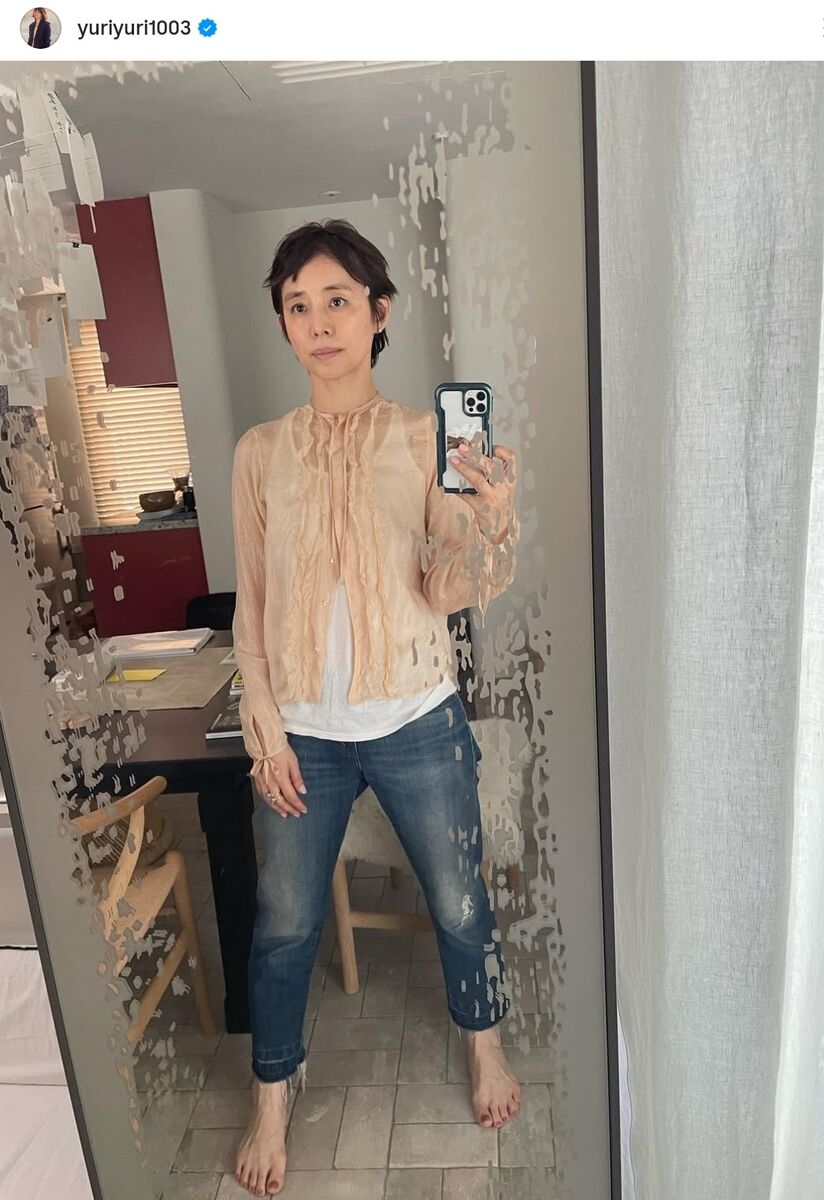 石田ゆり子、ベリーショートに大胆イメチェン。横顔と全体の雰囲気。
