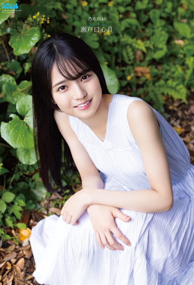 注目の乃木坂6期生19歳美女 お部屋でゴロゴロ→ノースリーブ