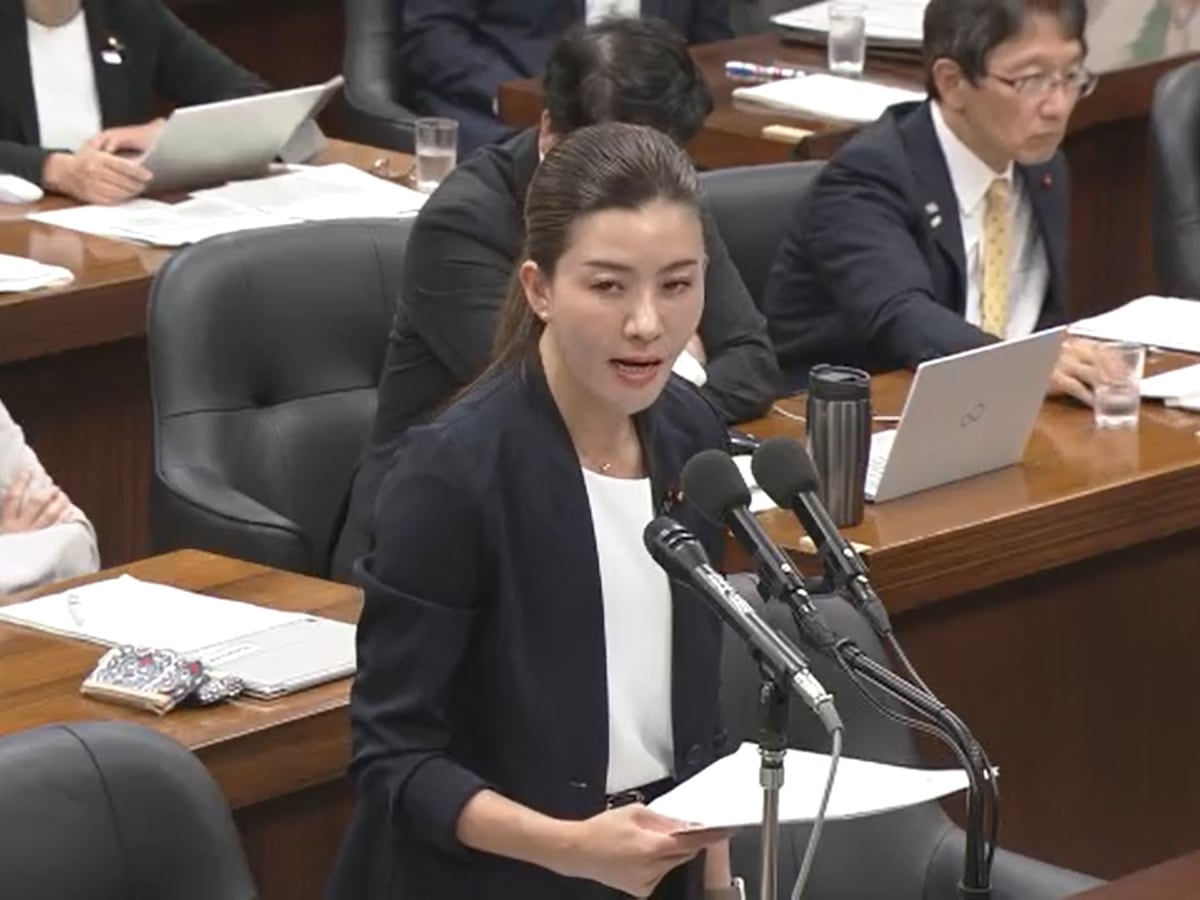 衆院法務委員会での選択的夫婦別姓に関する参考人質疑で質問する参政党の吉川里奈氏