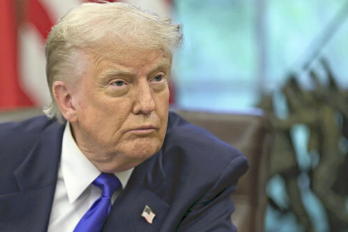 トランプ氏がＳＮＳ投稿…「無条件降伏！」「少なくとも現時点ではハメネイ師を殺害しない」