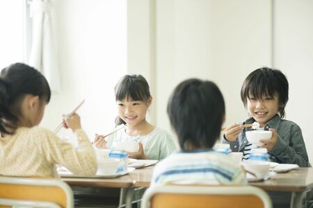 日本の未来を担う子どもたちの学校給食