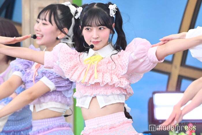 AKB48佐藤綺星、美スタイル際立つチア衣装姿が話題「可愛すぎる